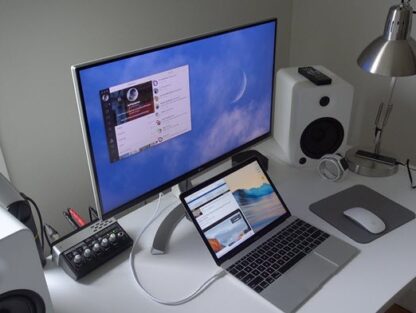 MacBook Air pe External Monitor ke liye Best Resolution Kaise Set Karein — 2026