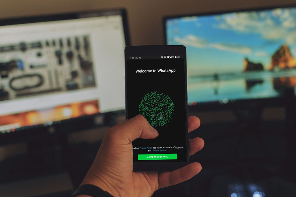 WhatsApp Fingerprint Lock Kaise Enable Karein — Android aur iPhone Guide
